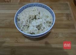 榨菜肉丝炒高粱饭的做法图解1