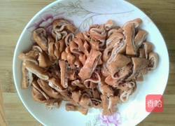 酸菜炒猪大肠的做法图解2