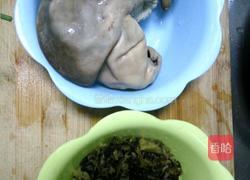 咸菜炒猪肚的做法图解1
