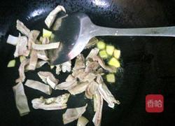 咸菜炒猪肚的做法图解4