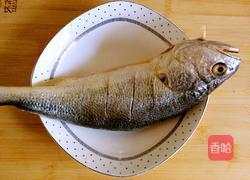 家焖黄花鱼的做法图解1