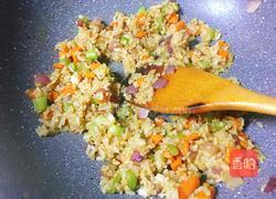 鳗鱼炒饭的做法图解9