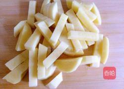 土豆香肠的做法图解1