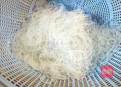 粉丝炒包菜的做法图解3