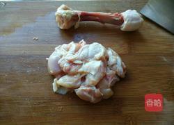 鸡腿肉炒笋瓜的做法图解1