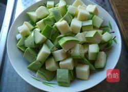 鸡腿肉炒笋瓜的做法图解3