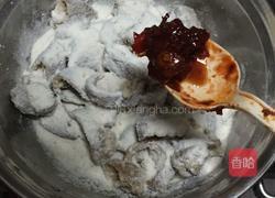 粉蒸肥肠的做法图解2