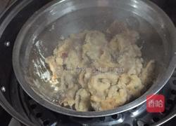 粉蒸肥肠的做法图解3