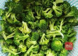 清炒西兰花的做法图解1