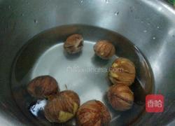 红萝卜排骨玉米汤的做法图解2