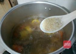 红萝卜排骨玉米汤的做法图解6
