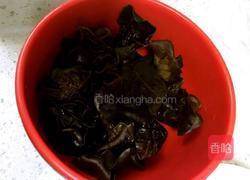 洋葱木耳凉拌的做法图解2