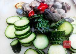 蛤蜊黄瓜汤的做法图解1