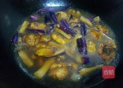 茄子烧鸡的做法图解12
