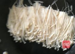 煎培根卷金针菇的做法图解1