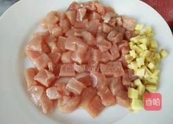 双椒海米肉丁的做法图解1