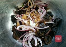 凉拌洋葱木耳的做法图解4