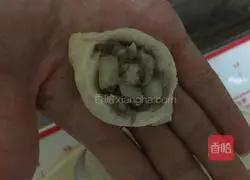 Black Pepper Pork and Onion Bread Recipe Illustration 10