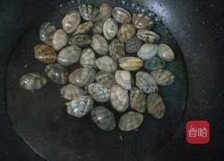 蒜蓉花蛤蒸粉丝的做法图解2