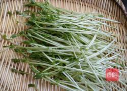 豌豆苗烩豆腐的做法图解1