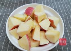 苹果花生芡实鸡汤的做法图解4