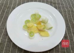 苹果花生芡实鸡汤的做法图解5