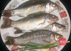 酥焖鲫鱼的做法图解1