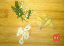 酥焖鲫鱼的做法图解2