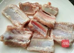 粽香排骨的做法图解1