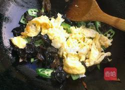 黑木耳秋葵炒鸡蛋的做法图解5