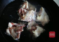 炖鸡骨架的做法图解1