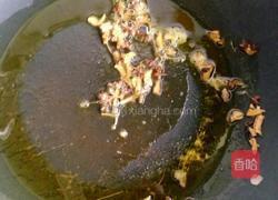 尖椒炒蚕蛹的做法图解3