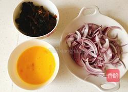洋葱木耳炒鸡蛋的做法图解2