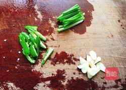 洋葱木耳炒鸡蛋的做法图解3