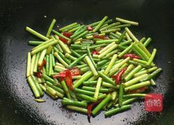 土豆条炒蒜苔的做法图解8