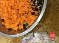 香菇木耳煎餃的做法图解1