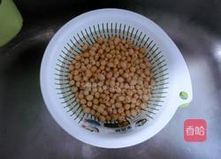 家常黄豆排骨汤的做法图解2