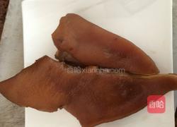 紫苏凉拌猪耳朵的做法图解3