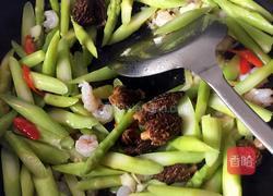 芦笋虾仁羊肚菌的做法图解8