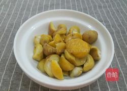 板栗炖鸡汤的做法图解3