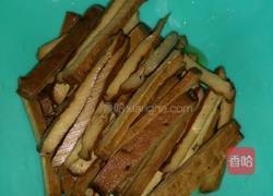 洋葱炒香干的做法图解2