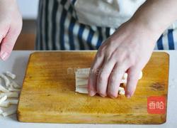 海鲜菇培根卷的做法图解2