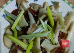 猪肚菇炒香肠的做法图解5