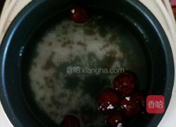 红枣桂圆糯米粥的做法图解3