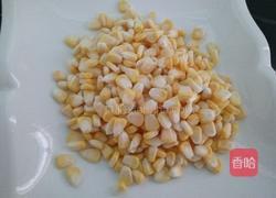 火腿肠炒玉米胡萝卜的做法图解1