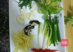 半煎煮罗非鱼的做法图解1