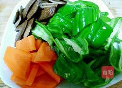 豆腐干炒青椒的做法图解3