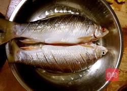 鲮鱼豆腐汤的做法图解1