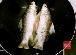 鲮鱼豆腐汤的做法图解3