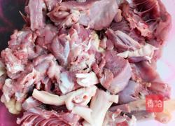 鲜美竹笋鸭肉煲的做法图解3